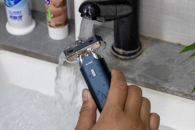 未野往复式剃须刀测评，五刀头狂魔实现堪比手动的净须性能