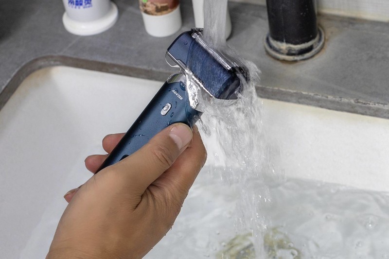 未野往复式剃须刀测评，五刀头狂魔实现堪比手动的净须性能