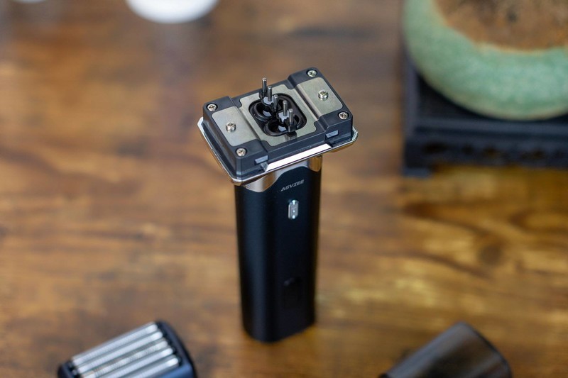 未野往复式剃须刀测评，五刀头狂魔实现堪比手动的净须性能