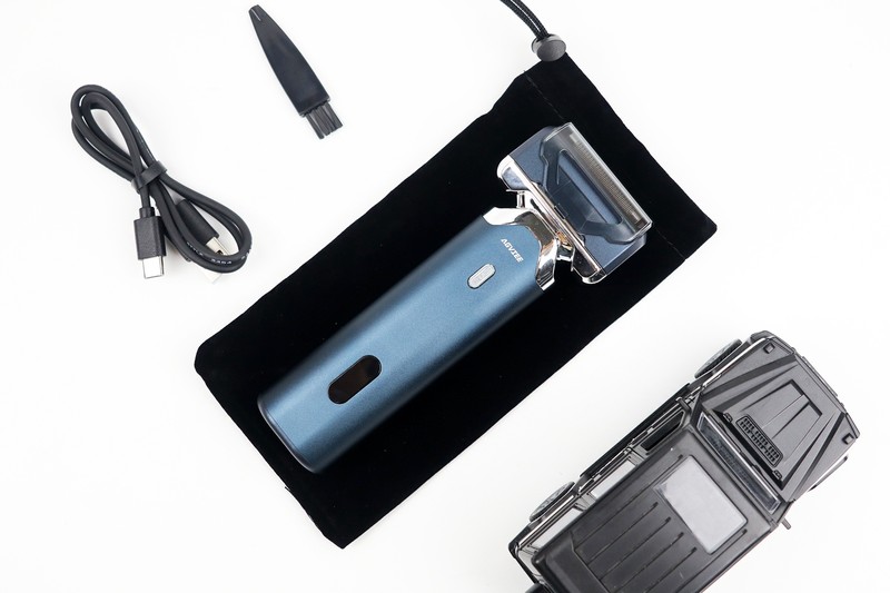 五刀头狂魔配置 尽享清爽——未野MRX往复式剃须刀体验