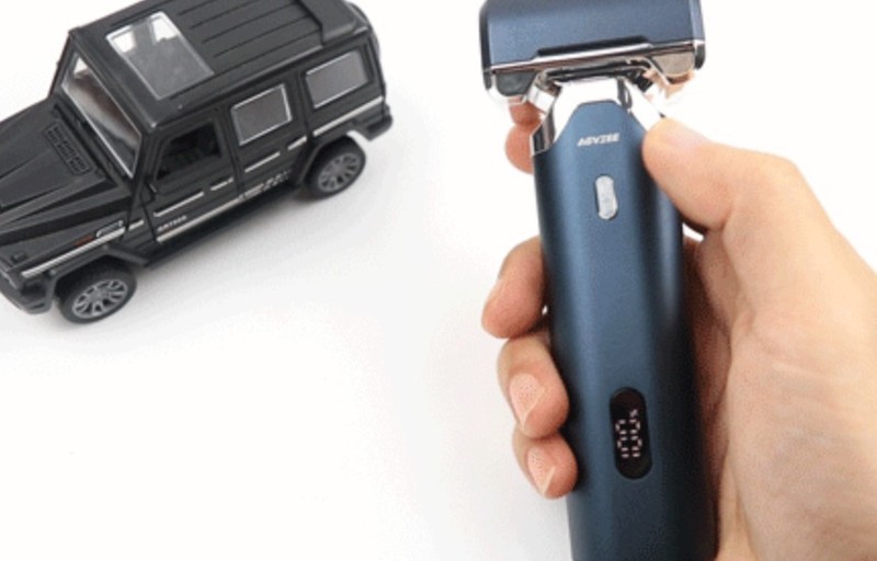 五刀头狂魔配置 尽享清爽——未野MRX往复式剃须刀体验