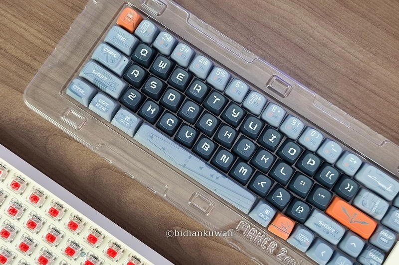 热升华PBT颜值担当，Lofree洛斐小翘山东舰+龙舌兰主题键帽换装秀