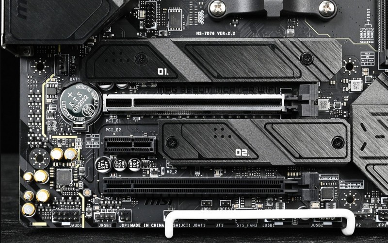 AMD YES续写！锐龙7000一个月跌出新气象，intel：这让我有点尬