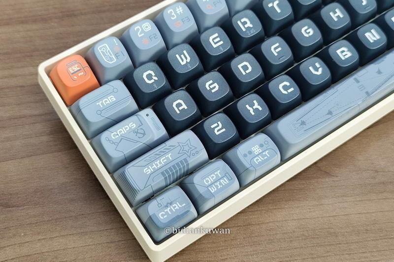 热升华PBT颜值担当，Lofree洛斐小翘山东舰+龙舌兰主题键帽换装秀