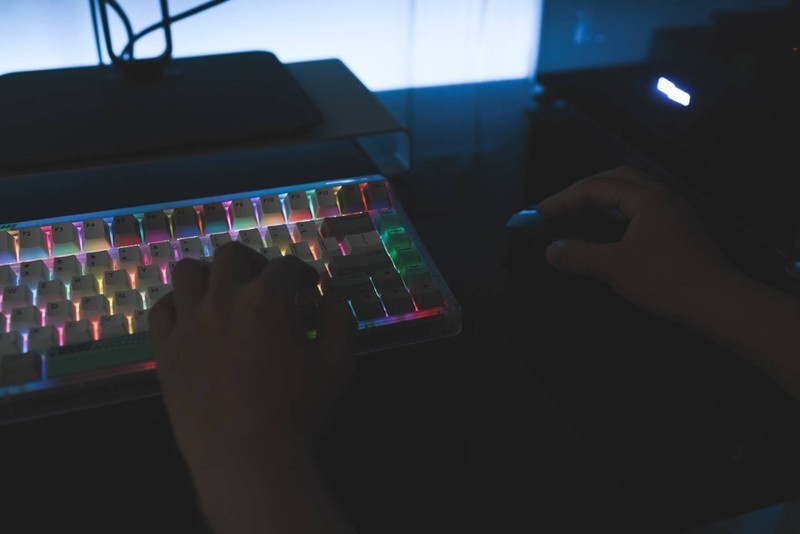 热插拔微动、神光同步，影刃2无线版成为我华硕ROG入门的第一步