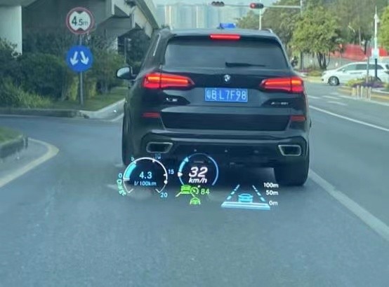 21款奔驰E300L升级HUD抬头显示直视仪表信息