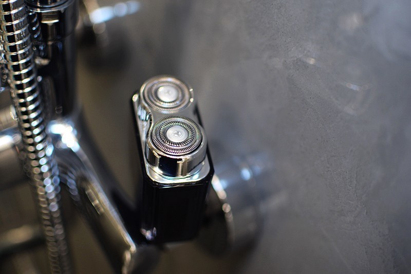 德国精工刀网 智能动态显示 DOCO未来感透明便携电动剃须刀