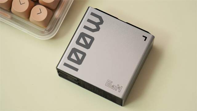 氮化镓是智商税？真相到底是啥？入手红魔100W三口充电头实测看看