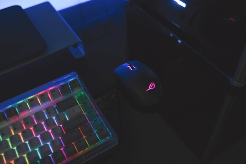 热插拔微动、神光同步，影刃2无线版成为我华硕ROG入门的第一步