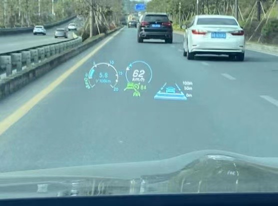 21款奔驰E300L升级HUD抬头显示直视仪表信息