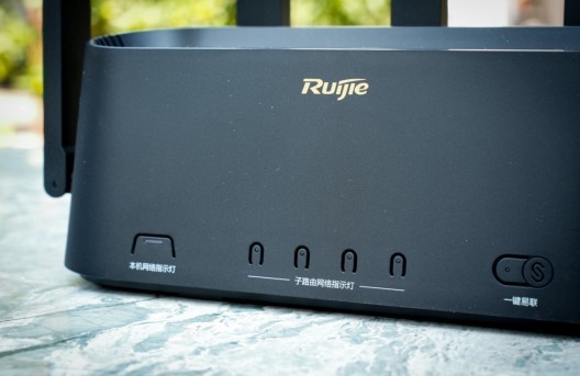 4层别墅+院子真能覆盖？锐捷蜂鸟H30子母路由器装机实测