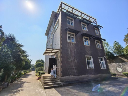 4层别墅+院子真能覆盖？锐捷蜂鸟H30子母路由器装机实测