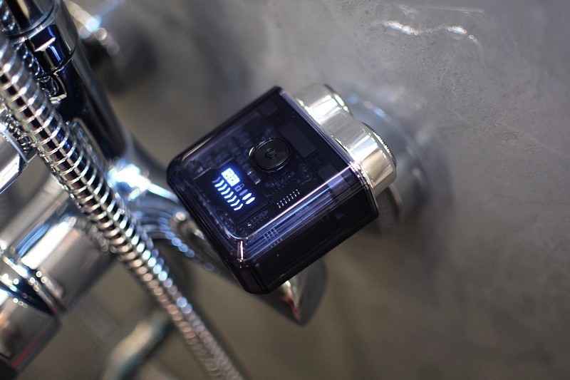 德国精工刀网 智能动态显示 DOCO未来感透明便携电动剃须刀