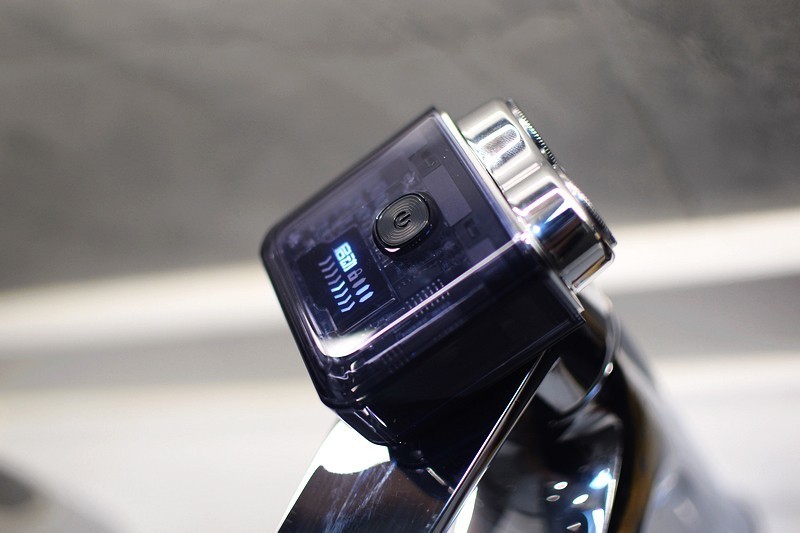 德国精工刀网 智能动态显示 DOCO未来感透明便携电动剃须刀