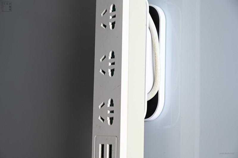 让手机电脑的电源线都井井有条，只需一键排插固定器