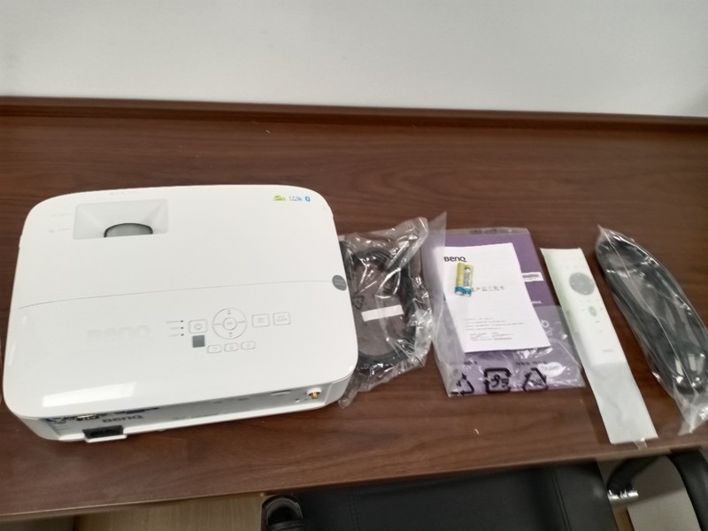 明基新款投影机E545试用