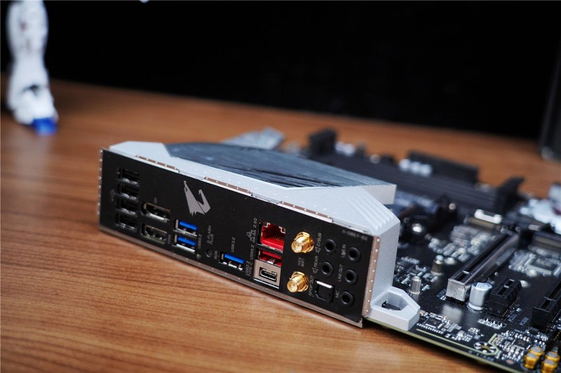 有颜值、有性能、这款技嘉 B550M 雪雕 AORUS PRO AX还不错