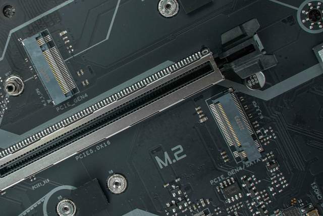 用得流畅，性价比高。体验七彩虹B660M gaming pro V20