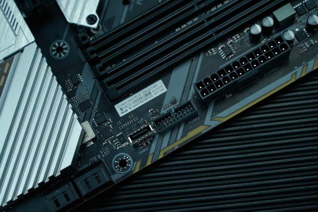 用得流畅，性价比高。体验七彩虹B660M gaming pro V20