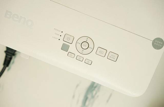 明基E592高清智能投影仪：120寸以上投屏画面依然清晰，体验超赞