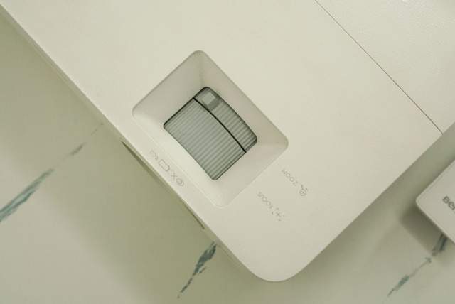 明基E592高清智能投影仪：120寸以上投屏画面依然清晰，体验超赞