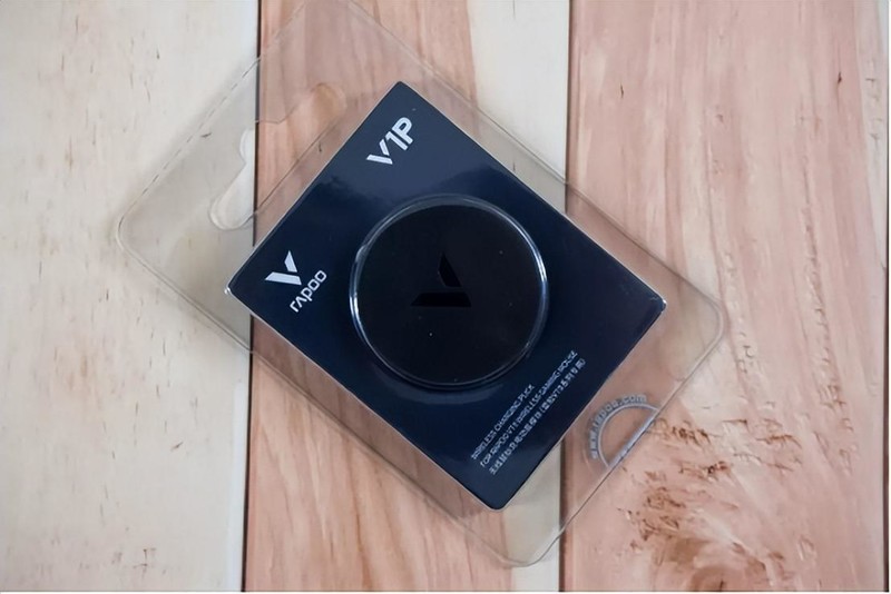 雷柏V1P无线充电模块和V10C鼠标垫加持，雷柏VT9无线游戏鼠标体验