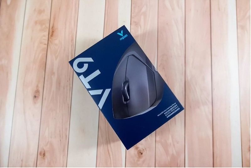 雷柏V1P无线充电模块和V10C鼠标垫加持，雷柏VT9无线游戏鼠标体验