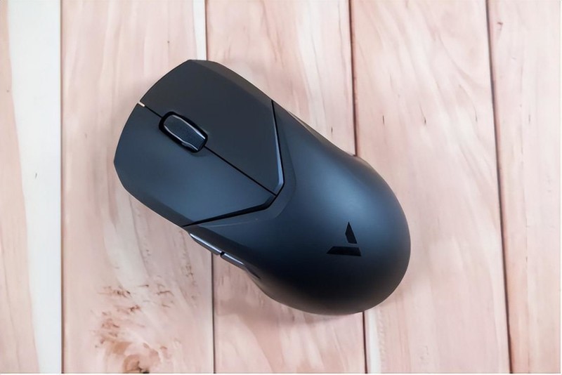 雷柏V1P无线充电模块和V10C鼠标垫加持，雷柏VT9无线游戏鼠标体验