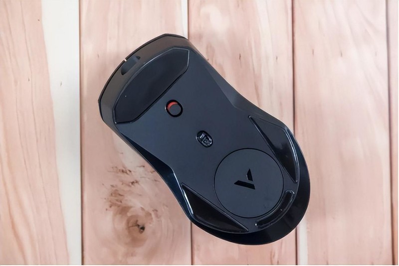 雷柏V1P无线充电模块和V10C鼠标垫加持，雷柏VT9无线游戏鼠标体验