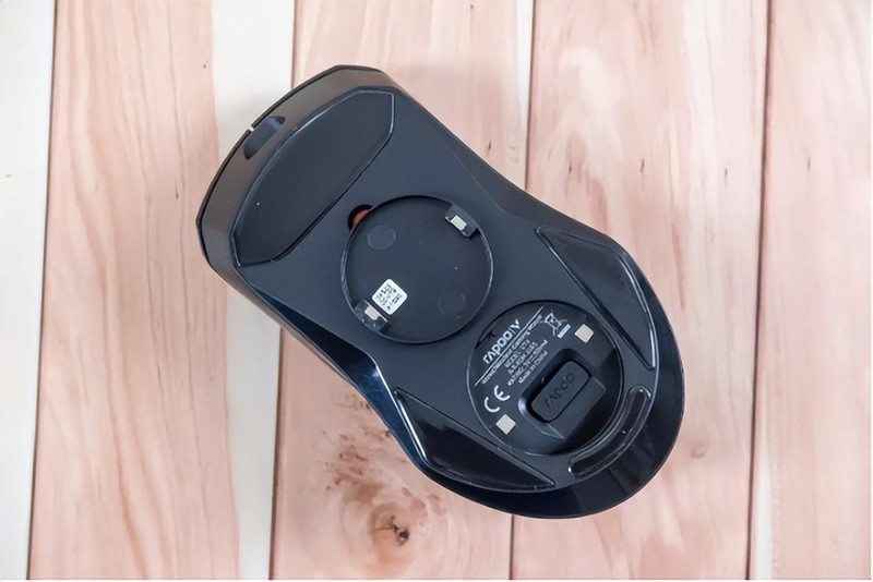 雷柏V1P无线充电模块和V10C鼠标垫加持，雷柏VT9无线游戏鼠标体验