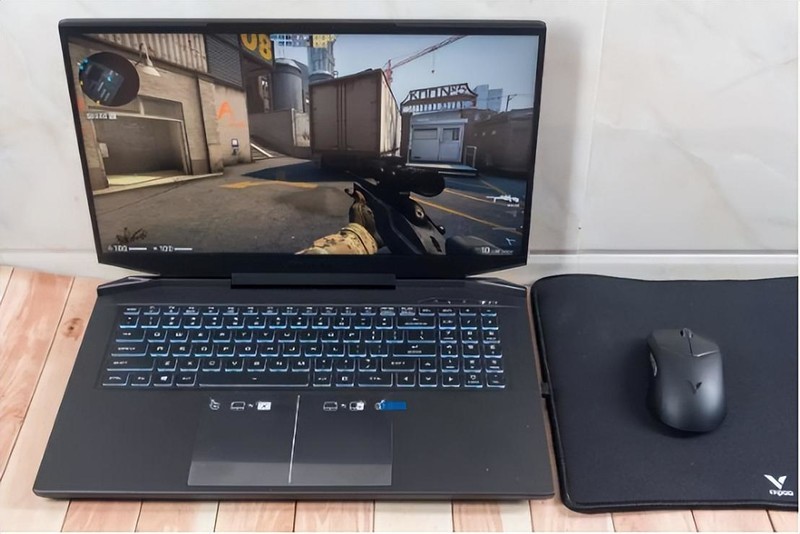 雷柏V1P无线充电模块和V10C鼠标垫加持，雷柏VT9无线游戏鼠标体验