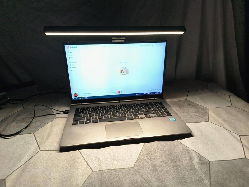 显示器挂灯为什么这么贵？显示器挂灯评测