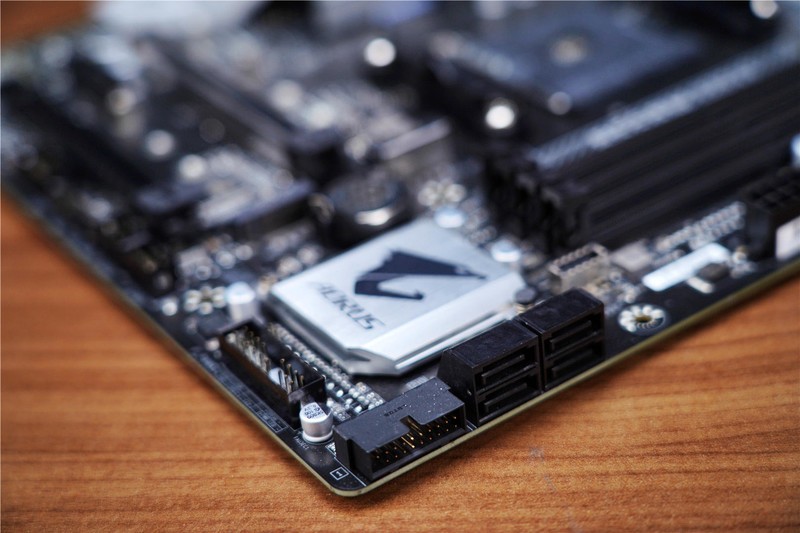 有颜值、有性能、这款技嘉 B550M 雪雕 AORUS PRO AX还不错