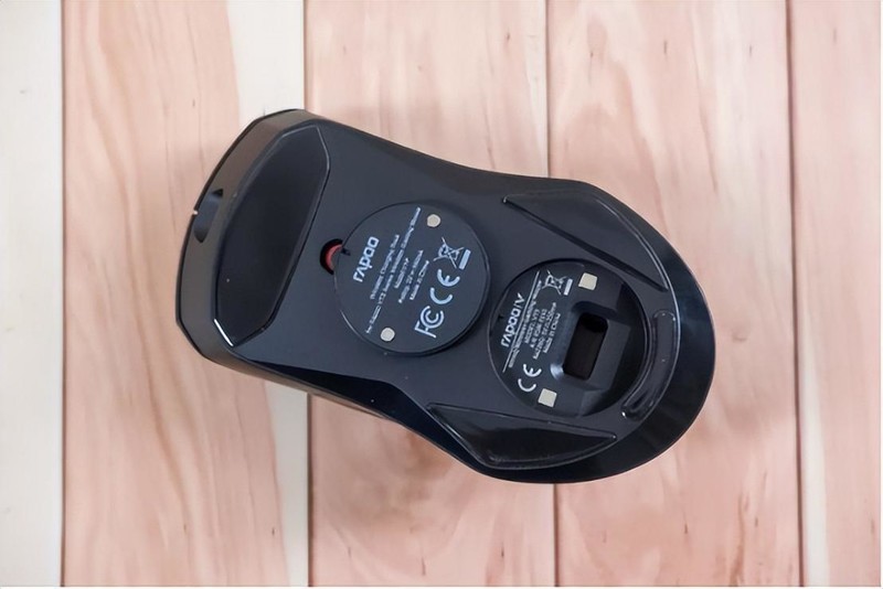 雷柏V1P无线充电模块和V10C鼠标垫加持，雷柏VT9无线游戏鼠标体验