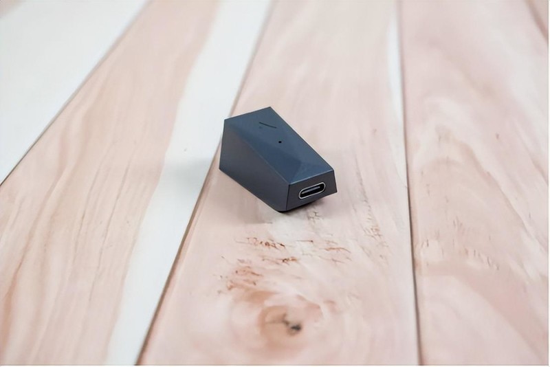 雷柏V1P无线充电模块和V10C鼠标垫加持，雷柏VT9无线游戏鼠标体验