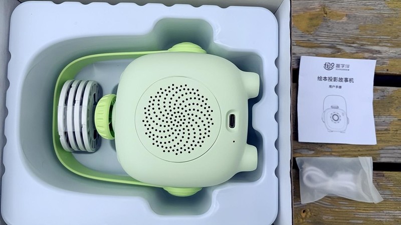 边听、边看、边学，这台趣学伴绘本投影故事机辅助鸡娃有一套