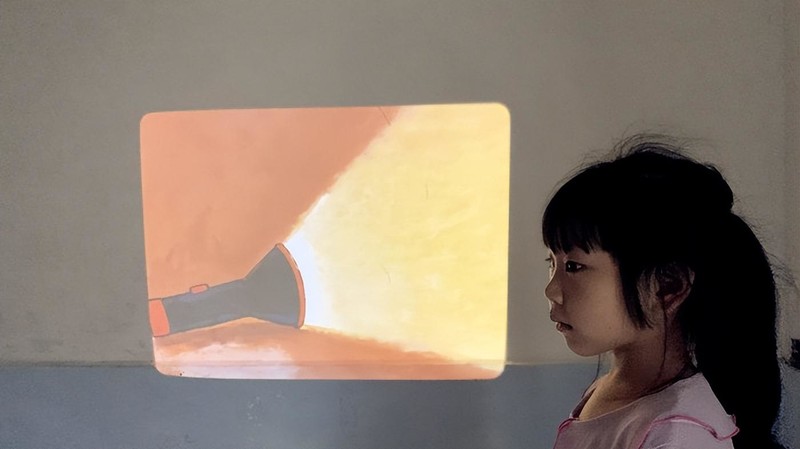 边听、边看、边学，这台趣学伴绘本投影故事机辅助鸡娃有一套