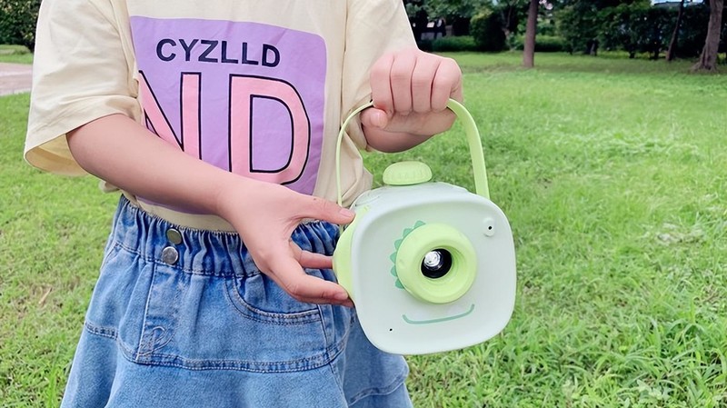 边听、边看、边学，这台趣学伴绘本投影故事机辅助鸡娃有一套