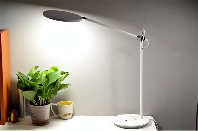 哪些国产台灯性价比高？盘点五款性价比高的国产台灯
