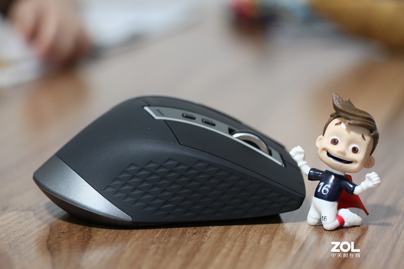 拯救我的右手 雷柏MT750PRO多模式无线充电激光鼠标