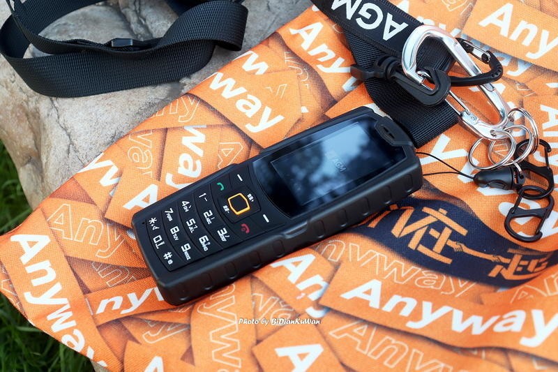 2022年买老人机落伍吗？三防微信抖音高续航都要有，聊聊我的选择