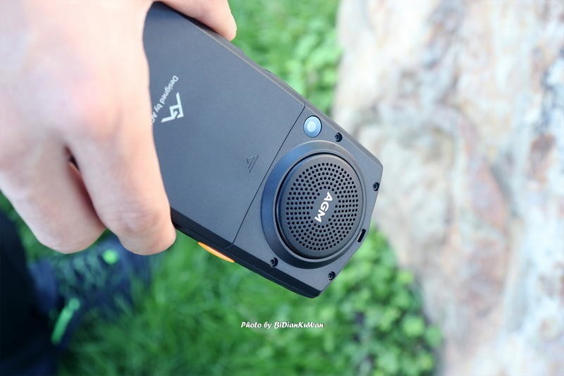 2022年买老人机落伍吗？三防微信抖音高续航都要有，聊聊我的选择