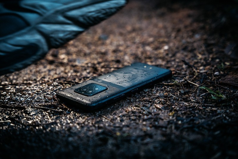 谁说三防手机只能赚钱养家，AGM X6不仅貌美如花，还瘦成一道闪电