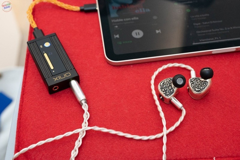 巴洛克风格的现代演绎，戴上亚法银耳机，感受古典雕花与现代声学的碰撞