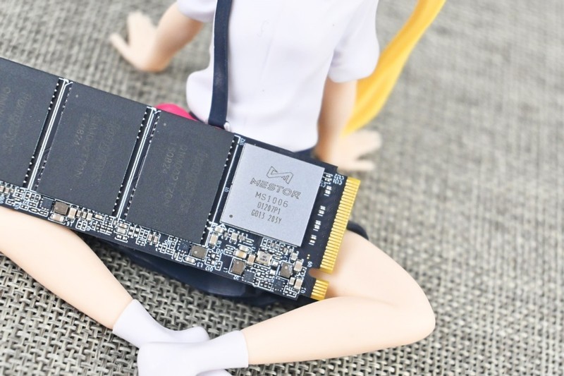 雷克沙THOR 1TB PCIE4.0固态硬盘试玩：适合笔记本宝宝的低温体质