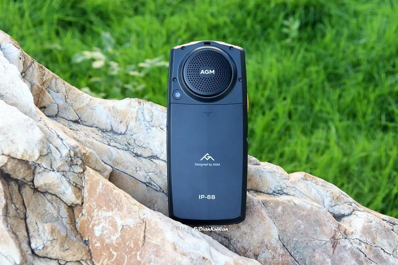 2022年买老人机落伍吗？三防微信抖音高续航都要有，聊聊我的选择