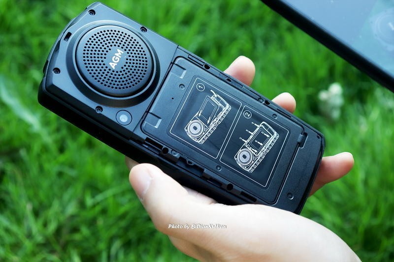 2022年买老人机落伍吗？三防微信抖音高续航都要有，聊聊我的选择