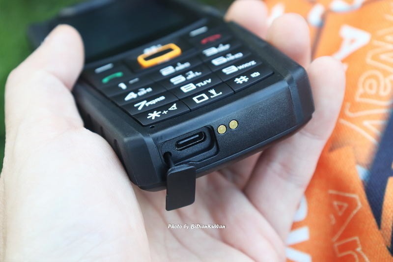 2022年买老人机落伍吗？三防微信抖音高续航都要有，聊聊我的选择