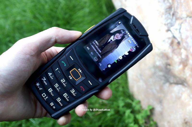 2022年买老人机落伍吗？三防微信抖音高续航都要有，聊聊我的选择