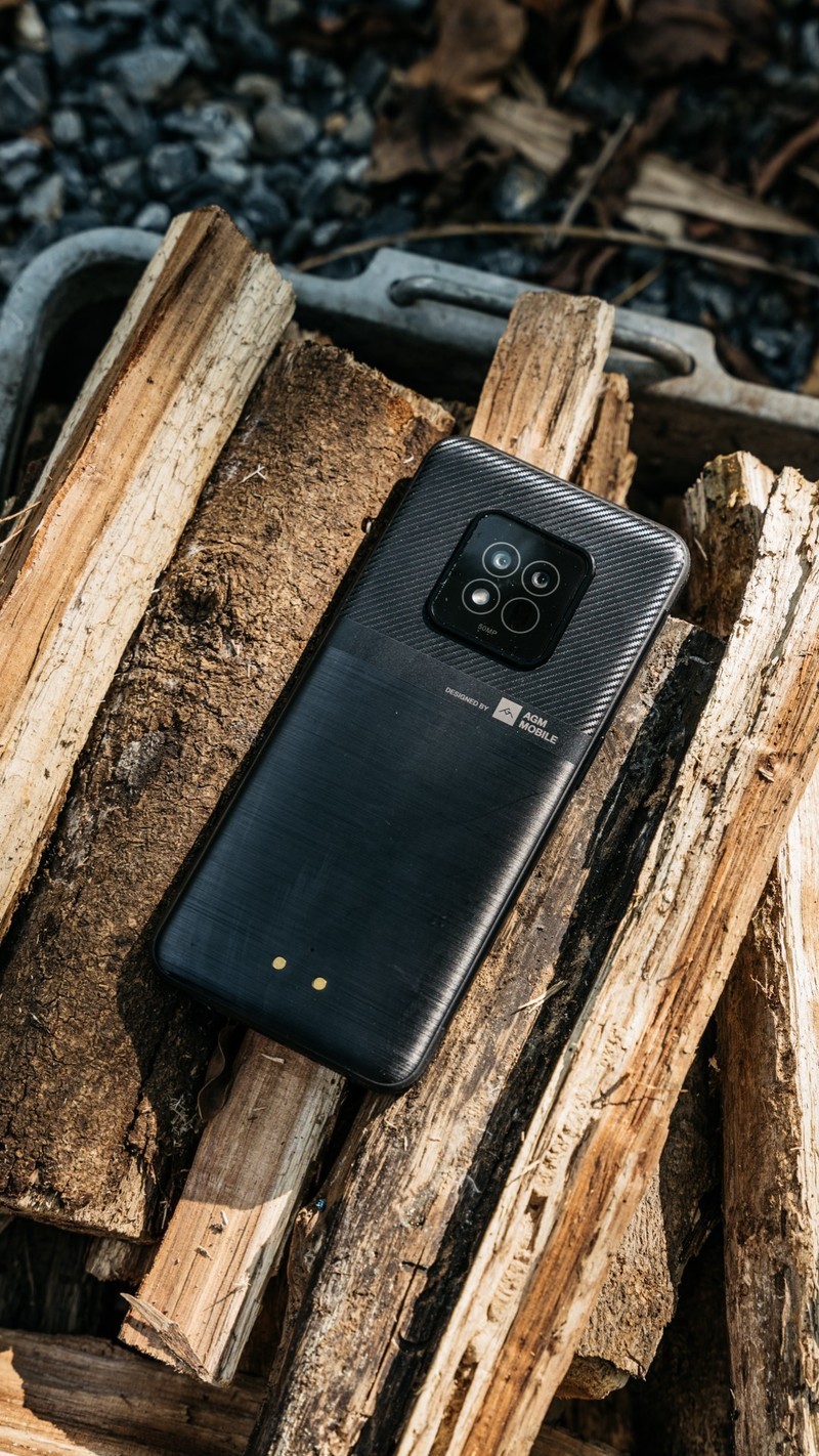 谁说三防手机只能赚钱养家，AGM X6不仅貌美如花，还瘦成一道闪电